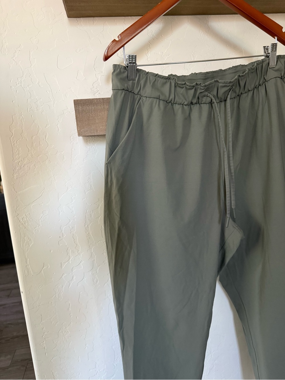 Lululemon|Olive Green Drawstring Jogger Pants,athletic loungewear style•Size 14 - Picture 5 of 10